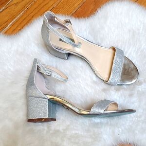 Betsy Johnson Miri Silver Glitter Shimmer Block Heel Evening Sandal Size…